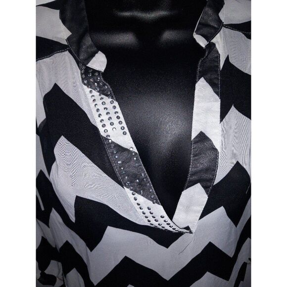 Black and white Rue 21 blouse - Picture 2 of 4